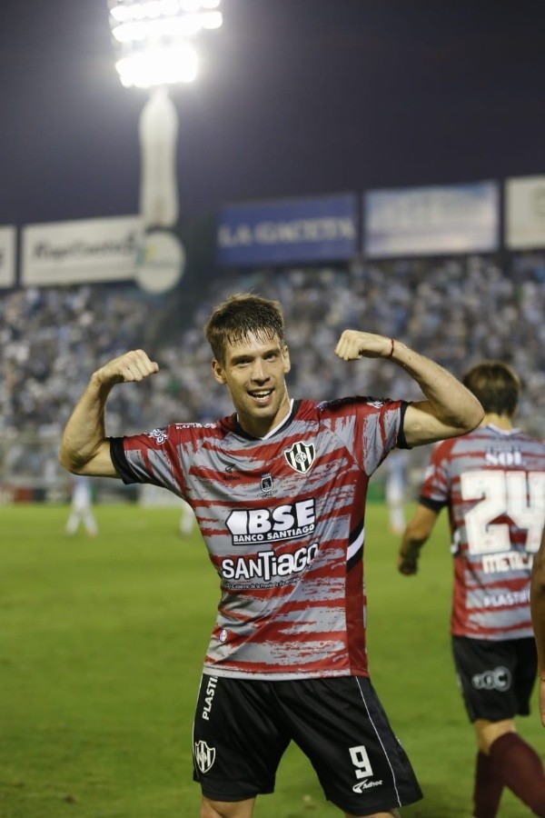 Riaño celebra el gol de Central Córdoba (Foto: Central Córdoba)