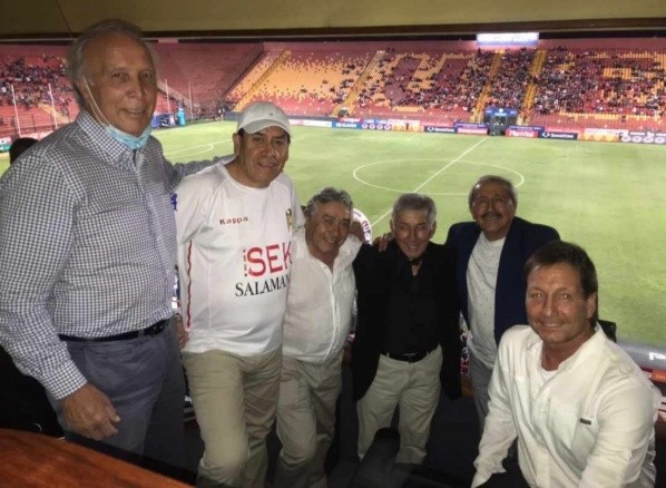 Las glorias del Rojo estuvieron acompañadas por el Nano Díaz en el palco de Santa Laura.