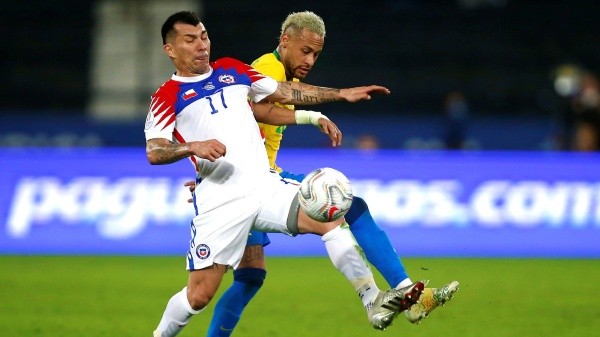 Valdivia le tiene toda la fe a Chile ante Brasil.