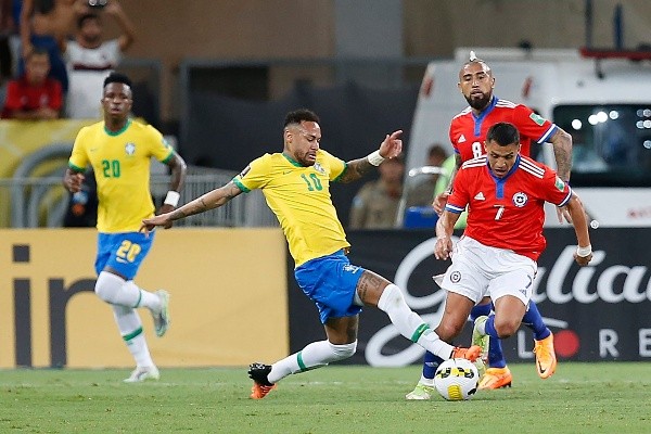 La Roja no pudo ante Brasil y necesita de un supermilagro: Jorge Vargas comenta la eliminación de Italia y el probable no de la selección chilena.