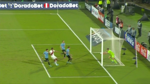 La jugada del posible gol para Perú dará de qué hablar.
