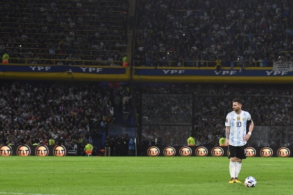 Los hinchas argentinos agotaron en una hora las poco más de 54 mil entradas disponibles para despedir a su selección en La Bombonera ante Venezuela. (Foto: Getty)