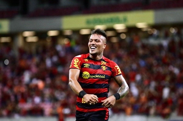 Parraguez celebra sus goles en Brasil (Foto: Sport Recife)