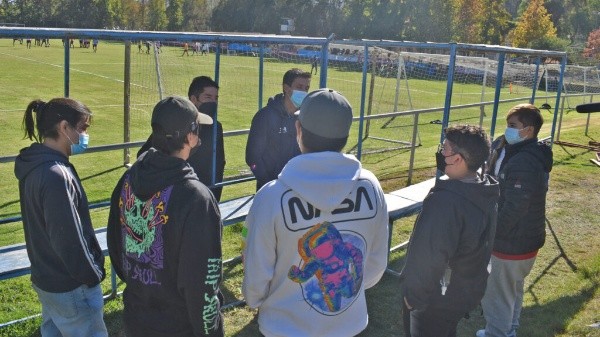 Futbolistas de Disforia FC conocieron las instalaciones de Universidad Católica. (Foto: Universidad Católica)