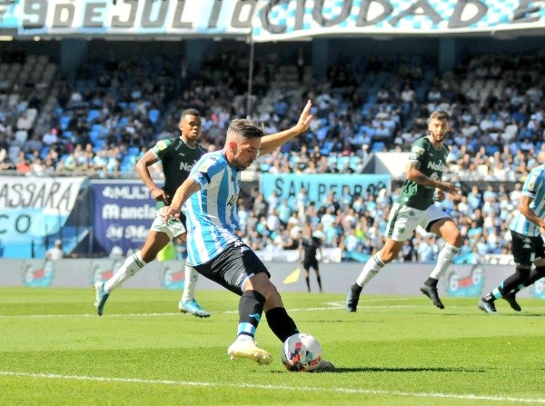 Racing lo siguió buscando y venció con una contundente goleada.
