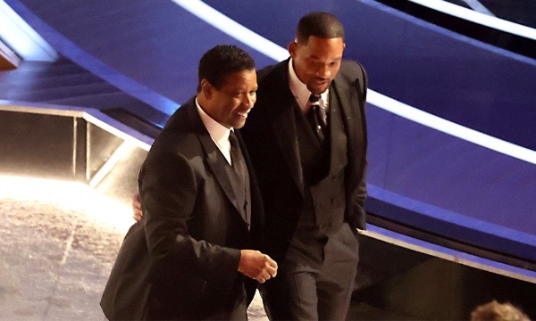 Denzel Washington tiene extraña explicación para la cachetada de Will Smith a Chris Rock.