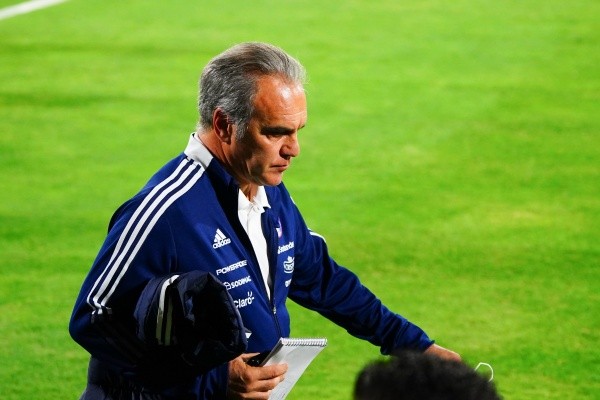 Lasarte habló largo y tendido en su despedida de la selección chilena. (Agencia Uno)