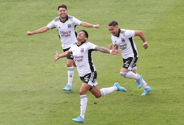 Esteban Pavez es pura felicidad en su regreso a Colo Colo. Foto: Agencia Uno