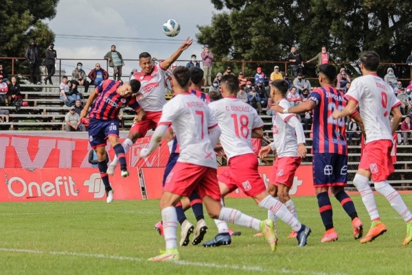 Deportes Valdivia cayó ante Iberia en un partido marcado por lo ocurrido con las entradas del estadio. Se vendieron boletos con cuaderno y lápiz. Foto: Comunicaciones Deportes Valdivia