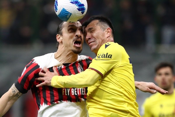 El momento del choque entre Gary Medel y Zlatan Ibrahimovic. Foto: Getty Images