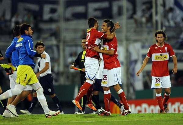 Católica festeja en Liniers el triunfo obtenido el 2011 en la Libertadores (Archivo)