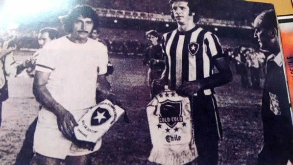 Francisco Valdés capitaneando a Colo Colo en el Maracaná contra Botafogo (Archivo)