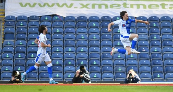 Ben Brereton celebró junto a Sam Gallagher la apertura de la cuenta. (Foto: Getty)
