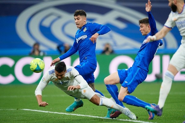 Casemiro abrió el marcador para el triunfo del Real Madrid. No obstante, recibió una amarilla que lo deja fuera del choque con el Sevilla, su escolta en la tabla. Foto: Getty Images