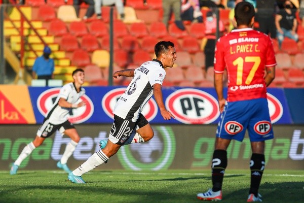 Colo Colo se fue al descanso en ventaja con gol de Carlo Villanueva. | Foto: Agencia Uno