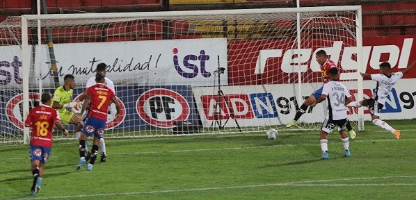 Garate anotó el 2-1 de Unión tras una jugada controvertida que revisó el VAR (Agencia Uno)