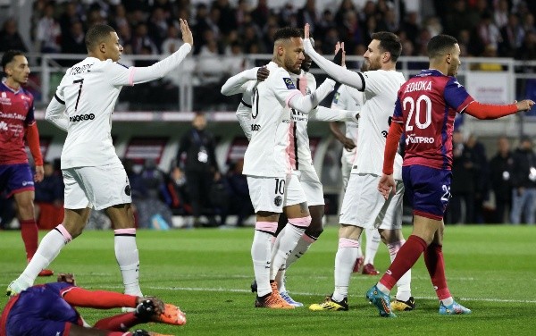 Mbappé, Neymar y Messi cada vez más cerca del título de la liga francesa. (Foto: Getty)