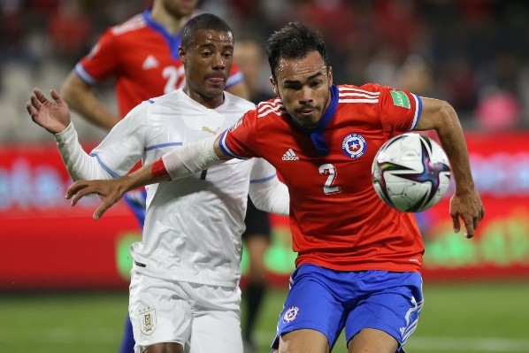 El nivel de Gabriel Suazo lo llevó a ganarse una camiseta de titular en la selección chilena y postularse como una de las caras del esperado recambio. Foto: Agencia Uno