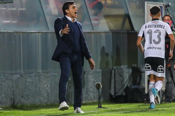 Gustavo Quinteros todavía está molesto con el VAR por el gol anulado ante Unión Española que les daba el empate. Foto: Agencia Uno