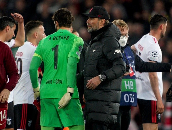 Jürgen Klopp no se hizo problemas por el empate y festejó el paso a semis del Liverpool. Foto: Getty Images