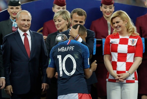 Mbappé y Macron tras la obtención de la Copa del Mundo para Francia en Rusia 2018. (Foto: Getty)