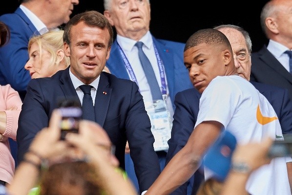 Mbappé y Macron disfrutando de la final de la Copa del Mundo femenina de 2019 que jugaron Estados Unidos y Países Bajos en Francia. (Foto: Getty)