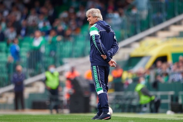 El Ingeniero miró atentamente el desempeño de su equipo y quedó conforme con el empate. (Foto: Getty)