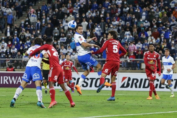 La UC repite ante Huachipato el once que derrotó a Sporting Cristal con un cambio.