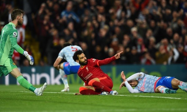 Mohamed Salah anotó un doblete en la goleada del Liverpool ante el Manchester United para pasar al liderato de la Premier League. Foto: Getty Images