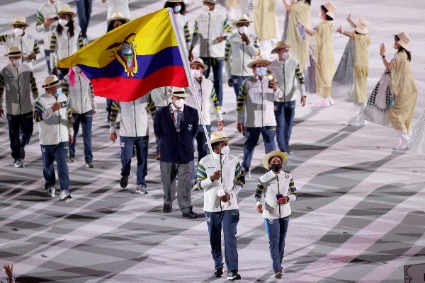 Una solución extrema, en caso de terminar todo mal para Ecuador, podría ser que fueran sin bandera a Qatar 2022, como fue Rusia a los Juegos Olímpicos de Tokio 2022. | Foto: Getty Images
