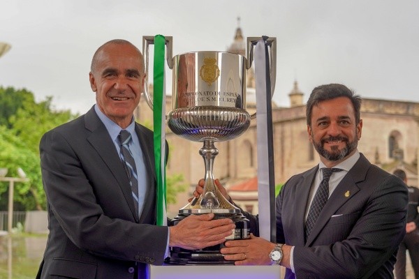 El trofeo de la Copa del Rey ya espera: Pellegrini y Bravo van por el título.