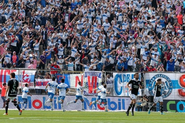 Universidad Católica quiere volver a celebrar con sus hinchas tras el empate con Colo Colo. Foto: Agencia Uno
