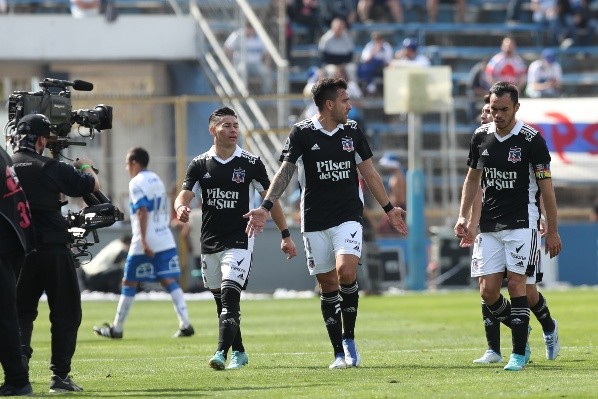 Colo Colo no mostró su mejor versión y terminó empatando un partido caliente ante la UC. (Foto: Agencia Uno)
