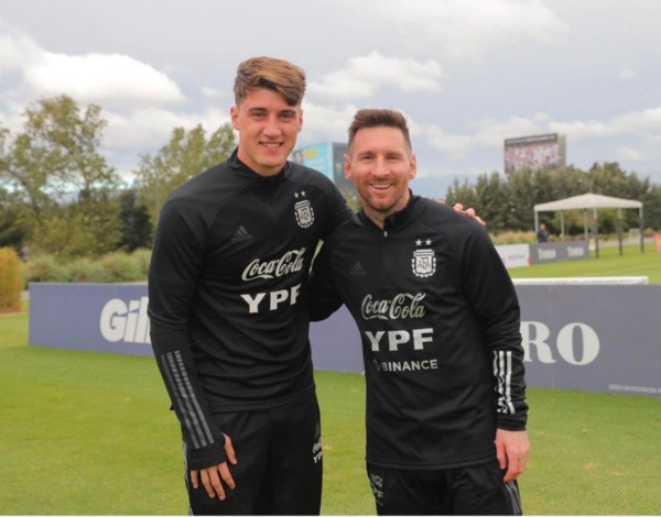 En su último paso por la Sub 20 de Argentina, Renzo Malanca tuvo la oportunidad de compartir con Lionel Messi. (Foto: @renzomalanca)
