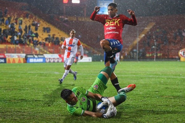 Unión Española no logró arrancarse en el liderato del torneo (Agencia Uno)