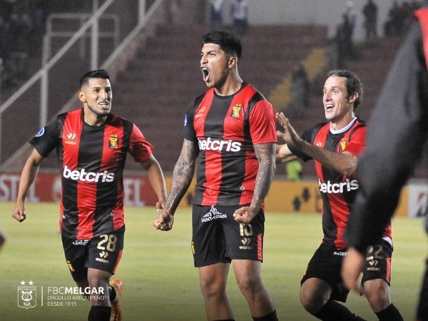 Melgar alcanza a Racing en el primer puesto.