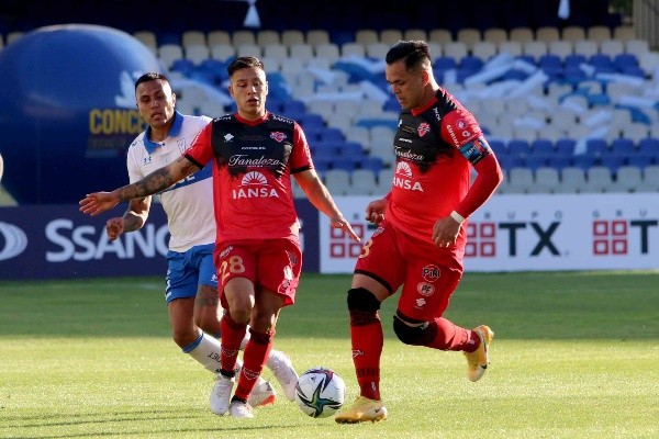 Nicolás Vargas se perderá el choque con la UC y estará un mes fuera de las canchas tras su castigo. Foto: Agencia Uno