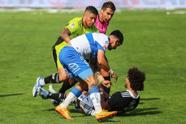 Fernando Zampedri se fue expulsado y empujó en el piso a Maximiliano Falcón, pero salió casi limpio tras su expulsión. Foto: Agencia Uno