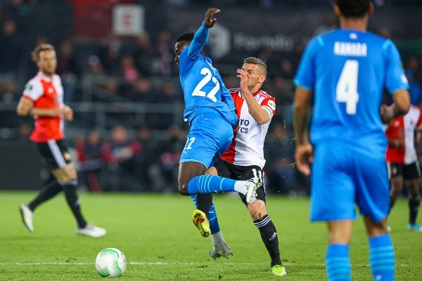 Olympique de Marsella perdió ante Feyenoord por la semifinal de ida de la Conference League.