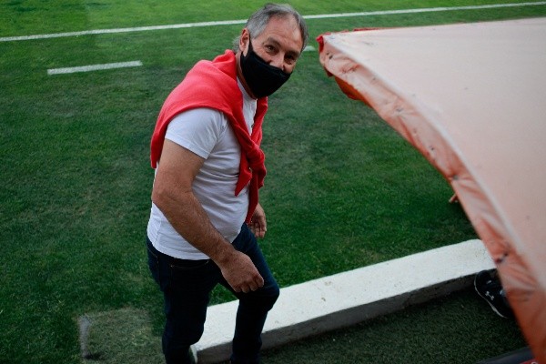 Algunos decían que cuando lo anudaba era para mala suerte del otro equipo.