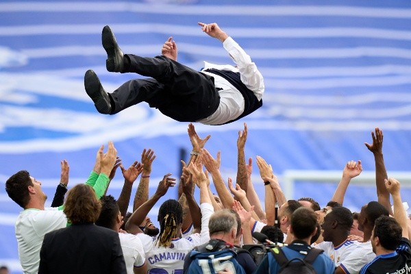 Carlo Ancelotti fue parte de un emotivo festejo junto a sus jugadores. (Foto: Getty)