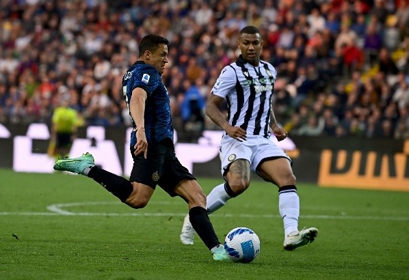 Alexis Sánchez tuvo una jornada especial ante el Udinese. El Niño Maravilla no se olvida del club que le abrió las puertas en Europa. Foto: Getty Images