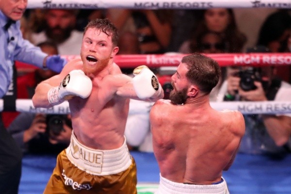 Canelo Álvarez en su última pelea ante Caleb Plant