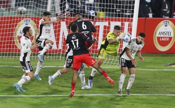 Colo Colo enfrentará a Alianza Lima y la Católica a Sporting Cristal por Copa Libertadores a mitad de semana, en la previa de la fecha 12 del Campeonato Nacional.