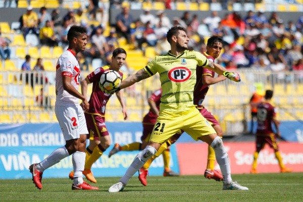 Gabriel Arias defendiendo la camiseta de Unión La Calera.
