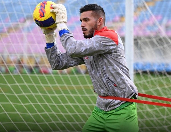 Manotas es titular en Perú.