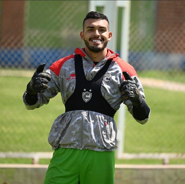 Vargas y su felicidad en el fútbol peruano.