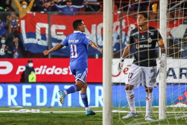 Poblete inició la gran jugada para el gol de Palacios.