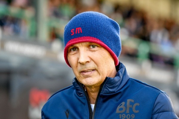 Sinisa Mihajlovic regresó al banquillo de Bologna. (Foto: Getty Images)