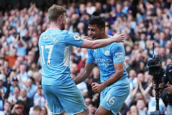 Manchester City logró un triunfazo para acercarse a la Premier League. (Foto: Getty Images)